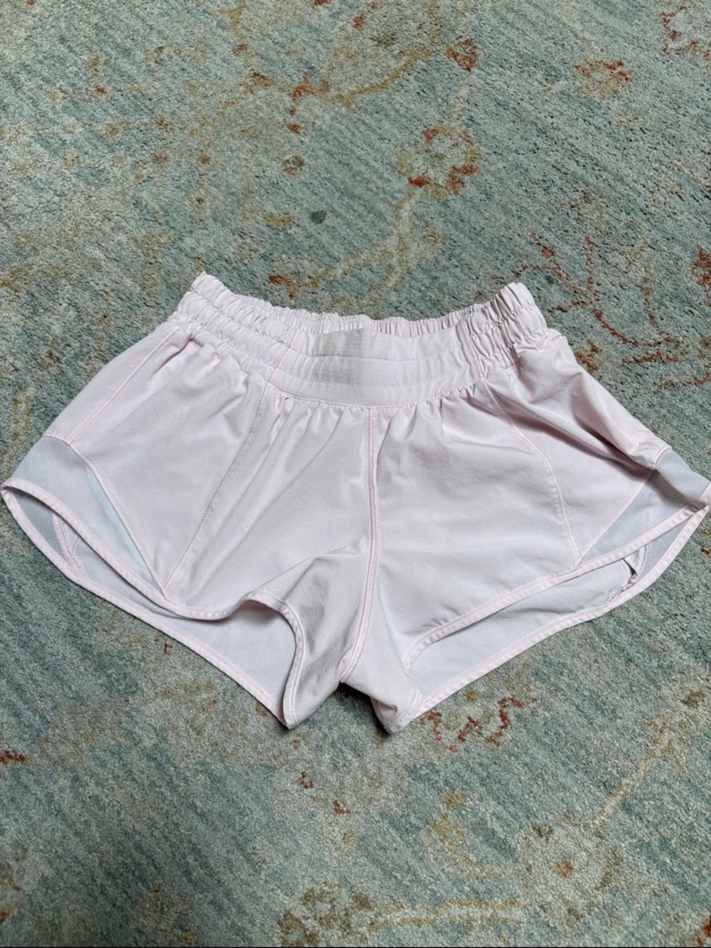 lululemon athletica Pale Pink Women’s Athletic Shorts size 4 inseam 2.5